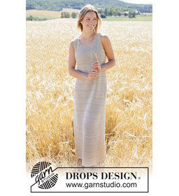 Elegante gehaakte maxi-jurk met zijsplitten gemaakt van Haaknaalden