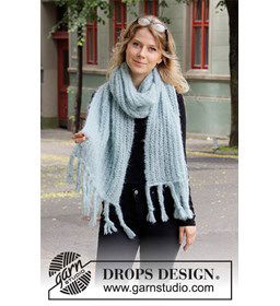 Sjaal gemaakt van Drops Melody