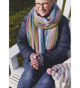 Gehaakte polswarmers, sjaal en muts gemaakt van Scheepjes Colour Crafter