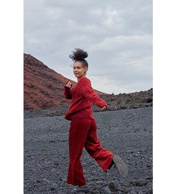 Damestrui met brede kabels gemaakt van Lang Yarns Donegal Tweed Plus