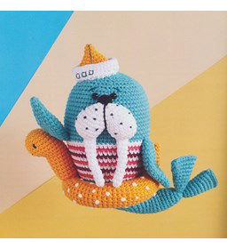 Walrus met zwemband gemaakt van Scheepjes Catona 50 - 100 gram