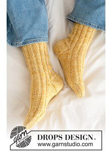 Gebreide sokken met unieke hiel in DROPS Fiesta