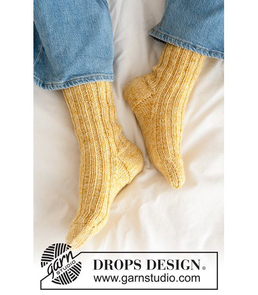 Breipatroon Gebreide sokken met unieke hiel in DROPS Fiesta