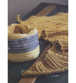 Zomerse sjaal met franjes gemaakt van Durable Colour Cake