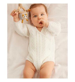 Rompertje in ajour- en kabelpatroon gemaakt van knopen