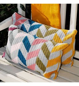 Langwerpige kussens in zigzag patroon gemaakt van Durable Cosy Fine