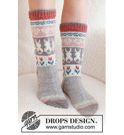 Gebreide sokken Dancing Bunny gemaakt van Drops Karisma