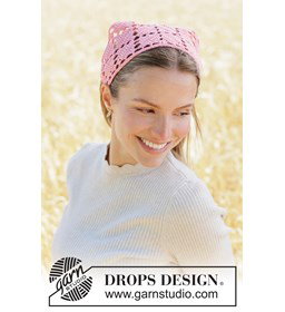 Gehaakte bandana met kantpatroon in katoen gemaakt van Drops Safran