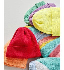 Kindermuts met dubbel geslagen rand gemaakt van Boeken Phildar