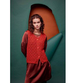 Mouwloos damesvest Ashanti gemaakt van Rondbreinaald nr 2,5 - 2,75