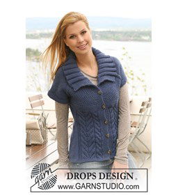 Gebreid DROPS vest met korte raglanmouwen van Alaska. Maat S - XXXL.