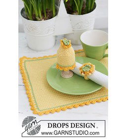 Placemet, eierwarmer en servetring gemaakt van Drops Paris