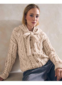 damesvest en muts met kabelpatroon Cybelle