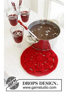 Gehaakte en gevilte onderzetter voor Kerst