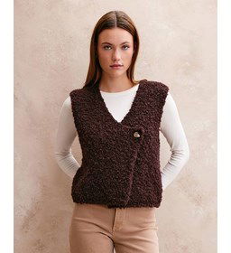 Mouwloos boucle vest gemaakt van knopen