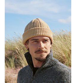 Muts met dubbelgeslagen rand gemaakt van Lana Grossa Merino Superiore