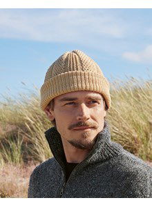 Muts met dubbelgeslagen rand