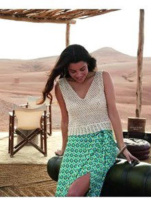 Mouwloos truitje in open gehaakt patroon