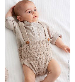 Kort babybroekje met bretels. gemaakt van Lana Grossa Elastico