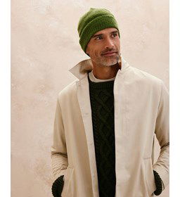 Aansluitende muts gemaakt van Boeken Phildar