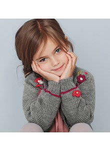 Meisjesvest met geborduurde bloemetjes