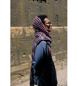 Sjaal gebreid fantasiepatroon gemaakt van Lang Yarns Lisboa