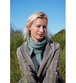 dames sjaal Esther met elegant kabelpatroon gemaakt van Lang Yarns Cashmere Extra Lace