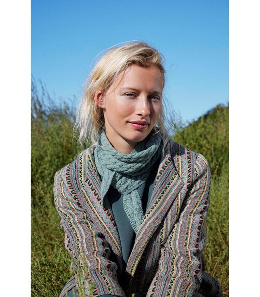 Breipatroon dames sjaal Esther met elegant kabelpatroon