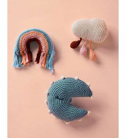 Regenboog, regenwolk en maan gemaakt van Phildar Phil Coton Mimi