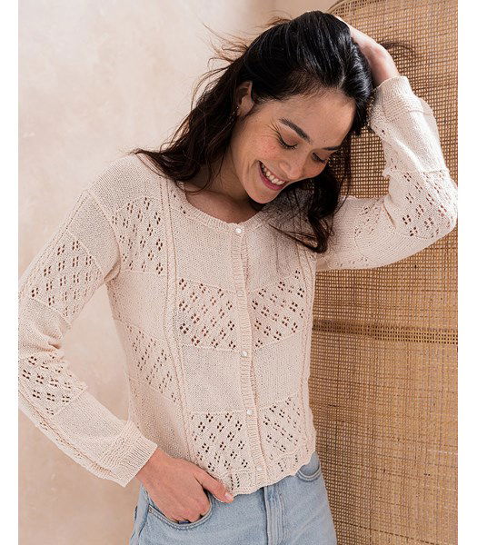 Breipatroon damesvest Lenias met blokken in ajourpatroon