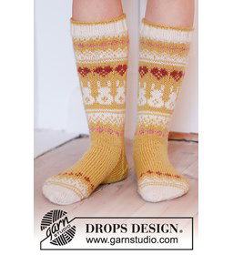 Sokken Bunny Love met paashazen gemaakt van Drops Karisma