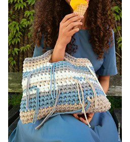 Tas met franjes gemaakt van Lana Grossa The Tube