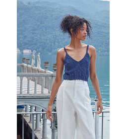 Kort dameshemdje met smalle schouderbandjes