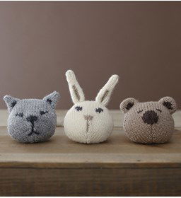 Balvormige miniknuffels om in te knijpen en mee te gooien gemaakt van Phildar Phil Lambswool 51