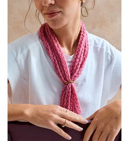 Driehoekig sjaaltje gemaakt van Breinaalden