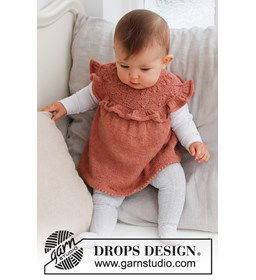 Babyjurk met ruche op de pas gemaakt van knopen