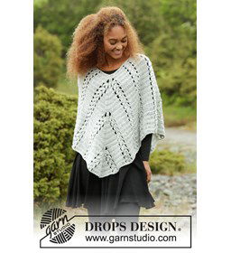 Poncho gemaakt van Drops Merino extra fine