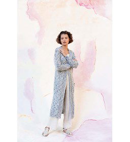 Lang damesvest met zakken gemaakt van Lang Yarns Celeste