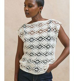 Damestop in filethaakwerk gemaakt van Haaknaalden