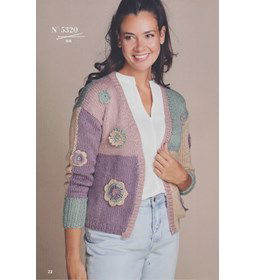 Damesvest met gehaakte bloemen gemaakt van Lammy Yarns Angela