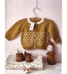 babyvest met kruisjespatroon gemaakt van knopen