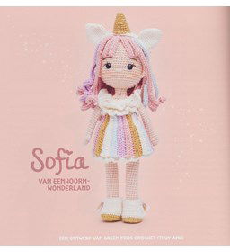 Meisjespop met eenhoornkroontje gemaakt van Lijm gips klei