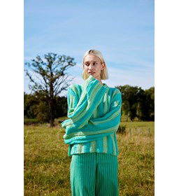 In vierkanten gebreide trui gemaakt van Lang Yarns Wooladdicts Bliss