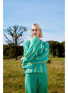 In vierkanten gebreide trui