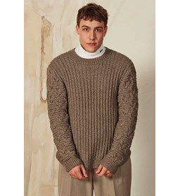 Herentrui met kabelpatroon op de mouwen