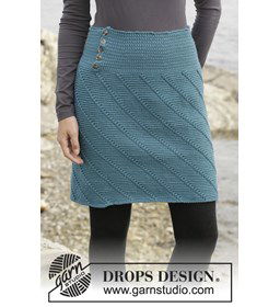 Gehaakte rok met spiraalpatroon gemaakt van Drops Merino extra fine