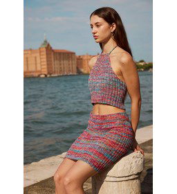 Korte haltertop Sirens call met smal halskoordje gemaakt van Boeken Lang Yarns