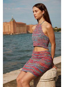 Breipatroon korte haltertop sirens call met smal halskoordje gemaakt van Lang Yarns Footprints