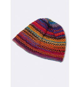 Gekleurd babymutsje gemaakt van Lang Yarns Merino 200 bebe