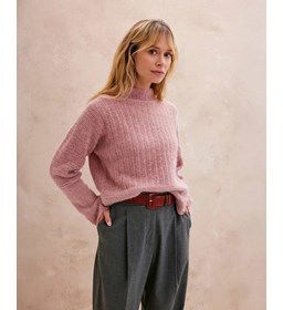 Damestrui met opstaande halsboord gemaakt van Phildar Phil Angora